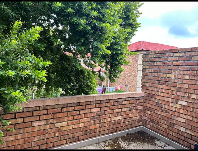 2 BEDROOM TOWNHOUSE FOR SALE IN LIEFDE EN VREDE